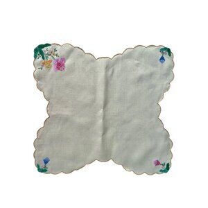 Hand-Appliquéd Linen Bun Warmer Cloth Scalloped Edges 18x16.75 VTG Floral
